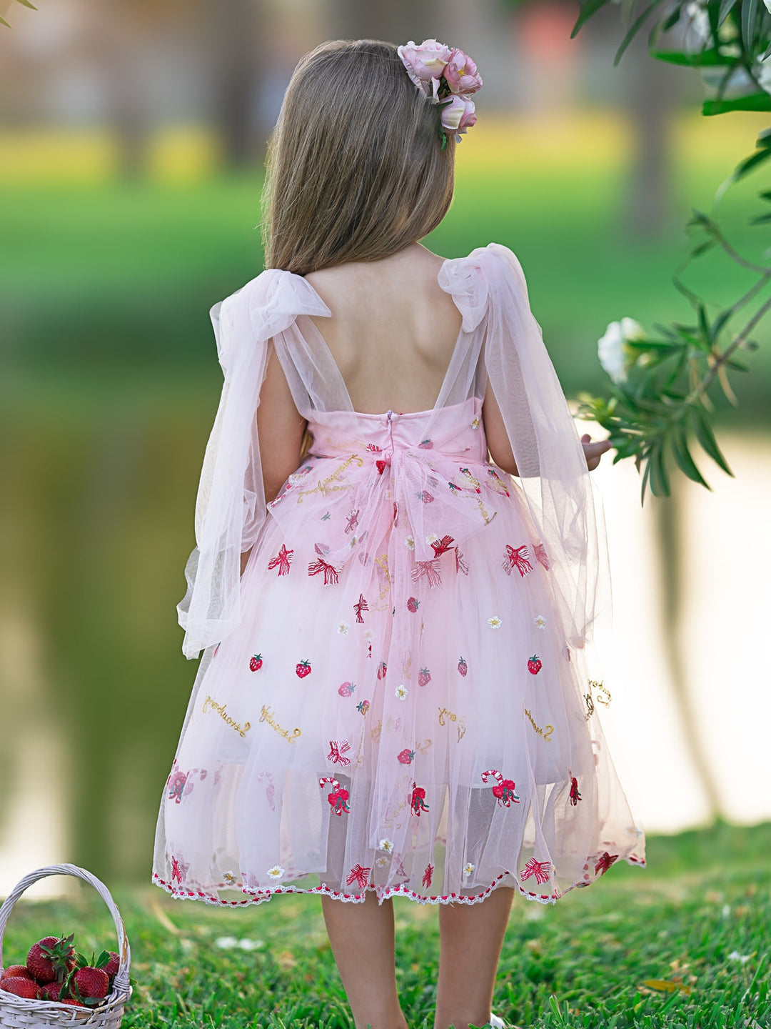 Robe de Demoiselle D'Honneur en Tulle Longueur Genou avec Broderie de Fraises
