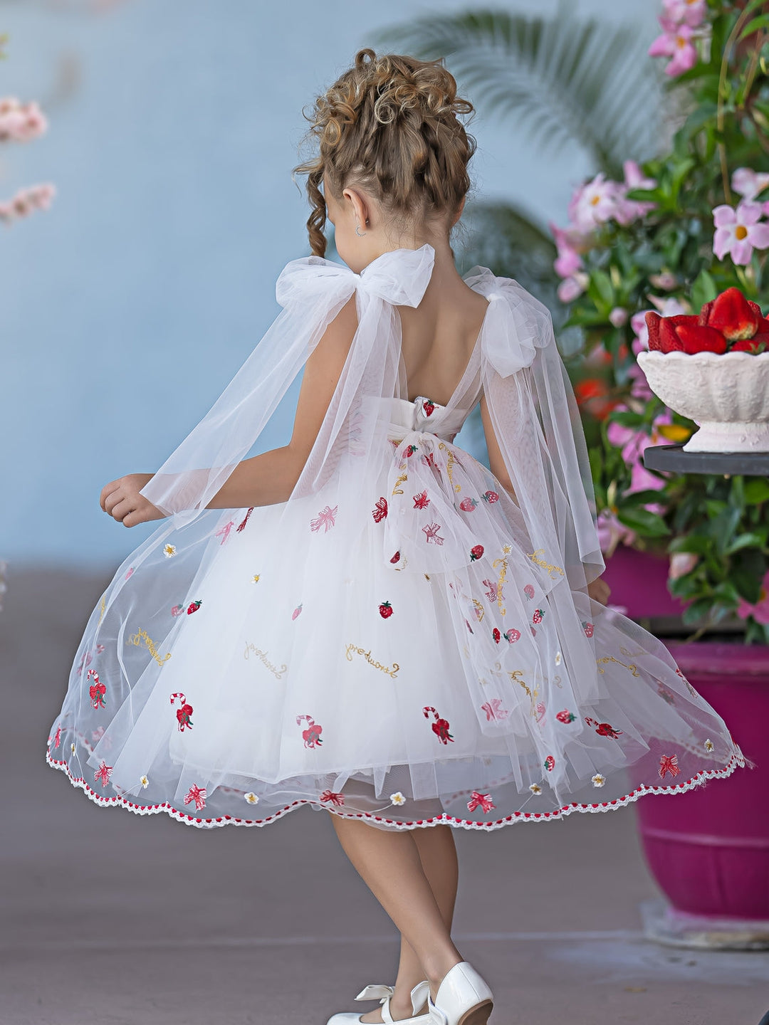 Robe de Demoiselle D'Honneur en Tulle Longueur Genou avec Broderie de Fraises