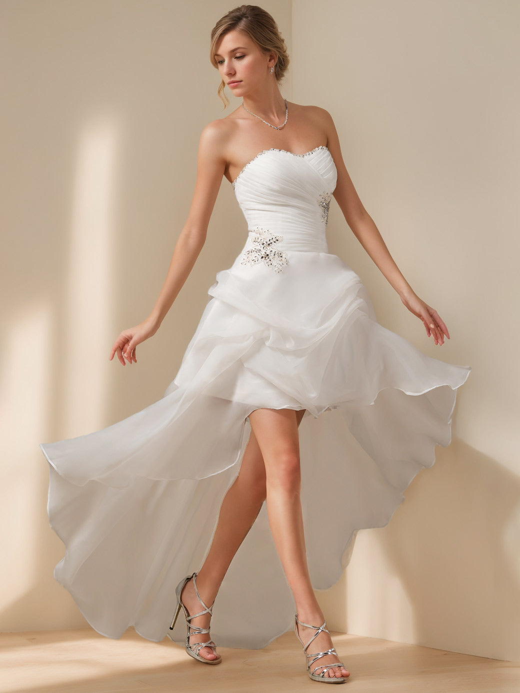 Robe de mariée A-Ligne/Princesse, sans bretelles, sans manches, asymétrique, avec perles et dentelle