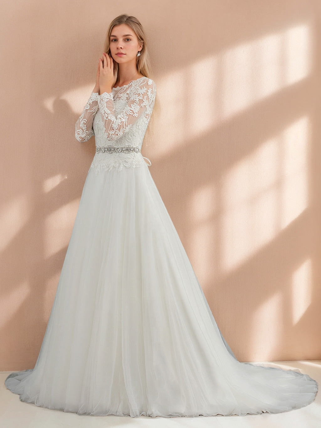 Robe de mariée en dentelle A-Ligne/Princesse, col rond, manches longues, longueur sol, avec appliqués