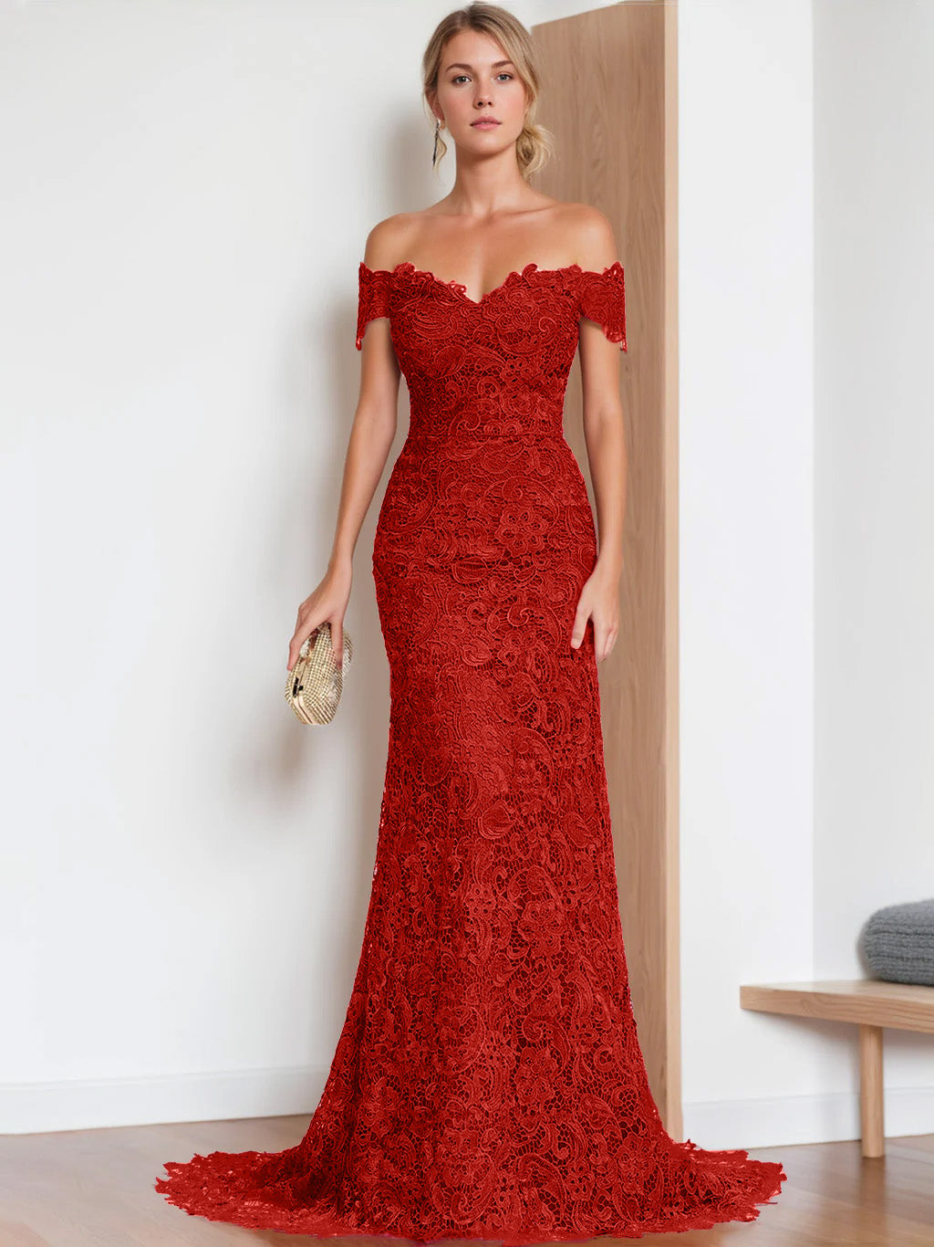 Robe de mariée sirène, décolleté dénudé, manches longues, longueur sol, avec appliqués
