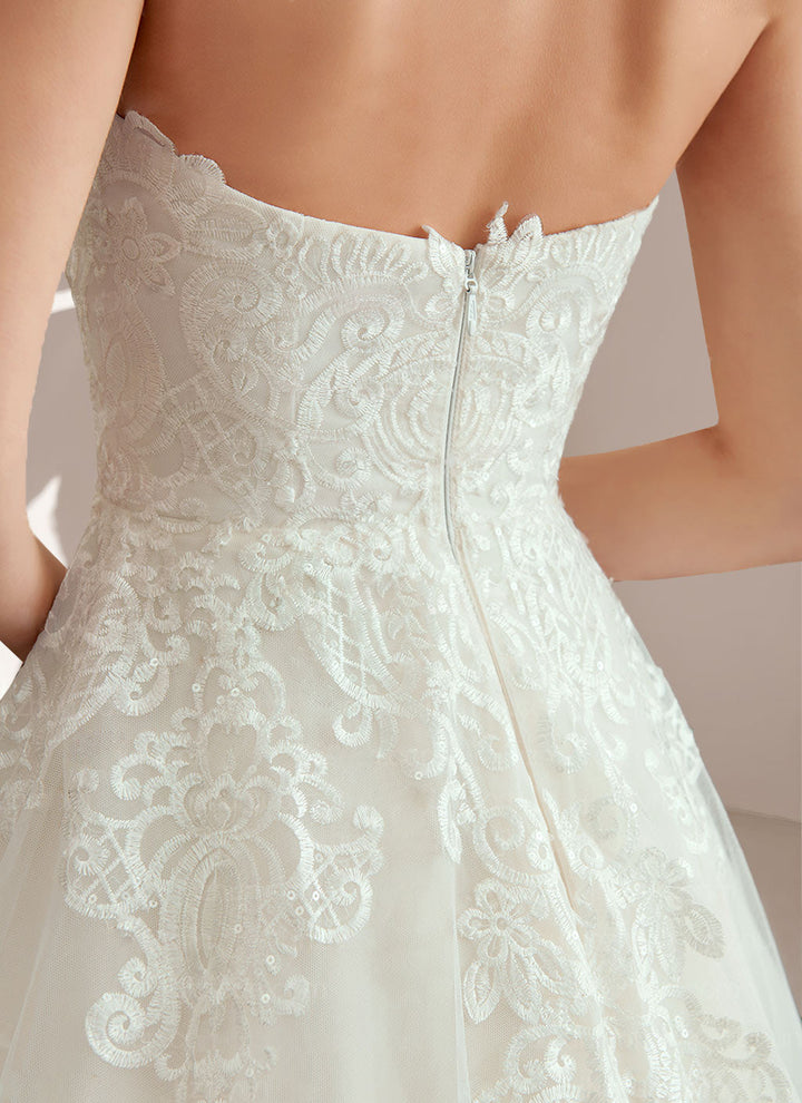 Robe de mariée trapèze/princesse, sans bretelles, sans manches, longueur sol, applique & dentelle