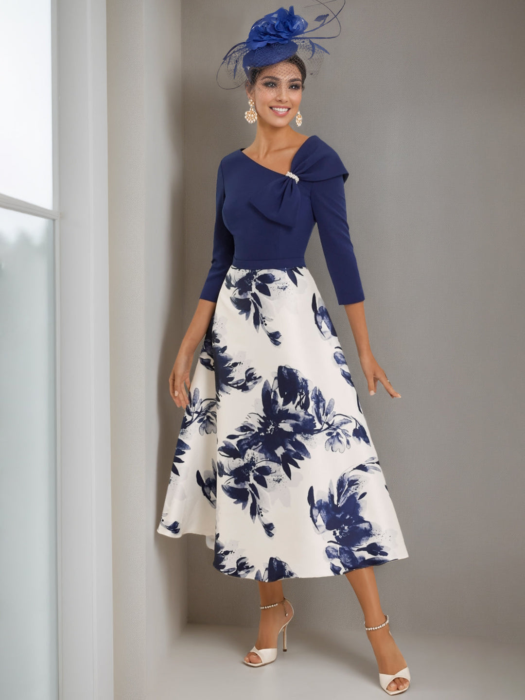 Robe de Mère de la Mariée A-Line/Princess à Col en V et Manches 3/4, Longueur Thé, Imprimé Floral, avec Strass