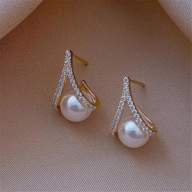 Boucles d'Oreilles Clous en Perles Romantiques pour Femmes Classiques et Brillantes