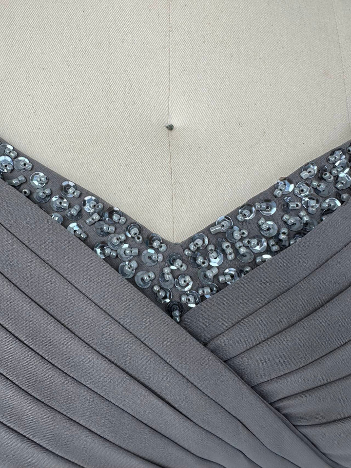 Robe de Mère de la Mariée Grande Taille, Fourreau/Colonne, Épaules Dénudées, Sans Manches, Longueur Au Sol, avec Volants