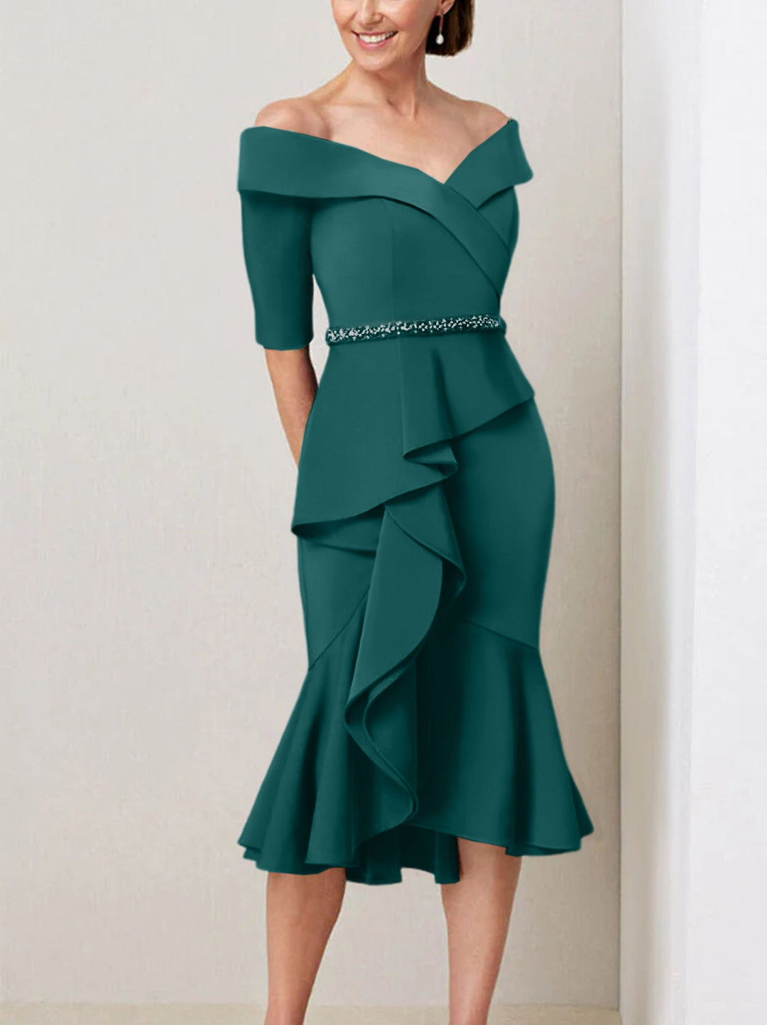 Robes de Mère de la Mariée Fourreau/Colonne à Épaules Dénudées et à Demi-Manches avec Perles et Volants