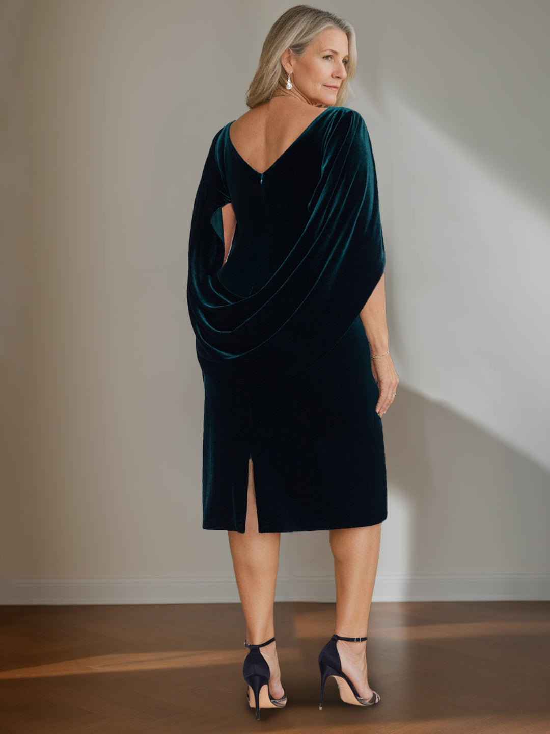 Robe de Mère de la Mariée en Velours Grande Taille, Coupe A-Line/Princess, Manches Mi-Longues, Longueur Genou, avec Volants