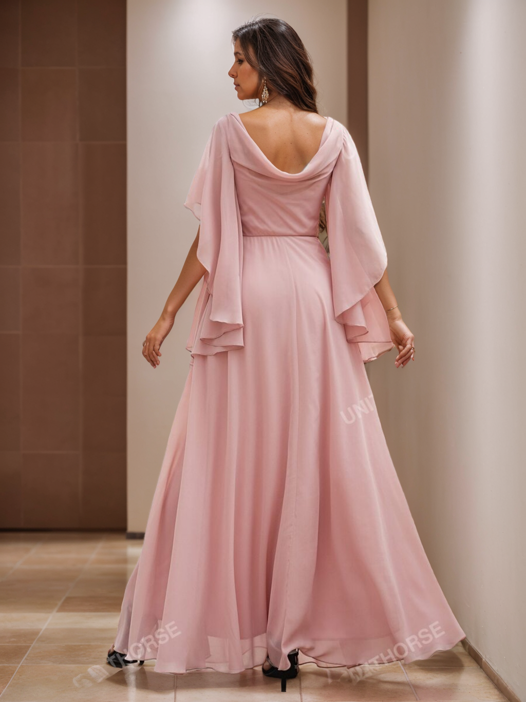 Robe de Mère de la Mariée Coupe A-Line/Princess, Col en V, Manches Courtes, Longueur Au Sol, avec Appliques en Dentelle