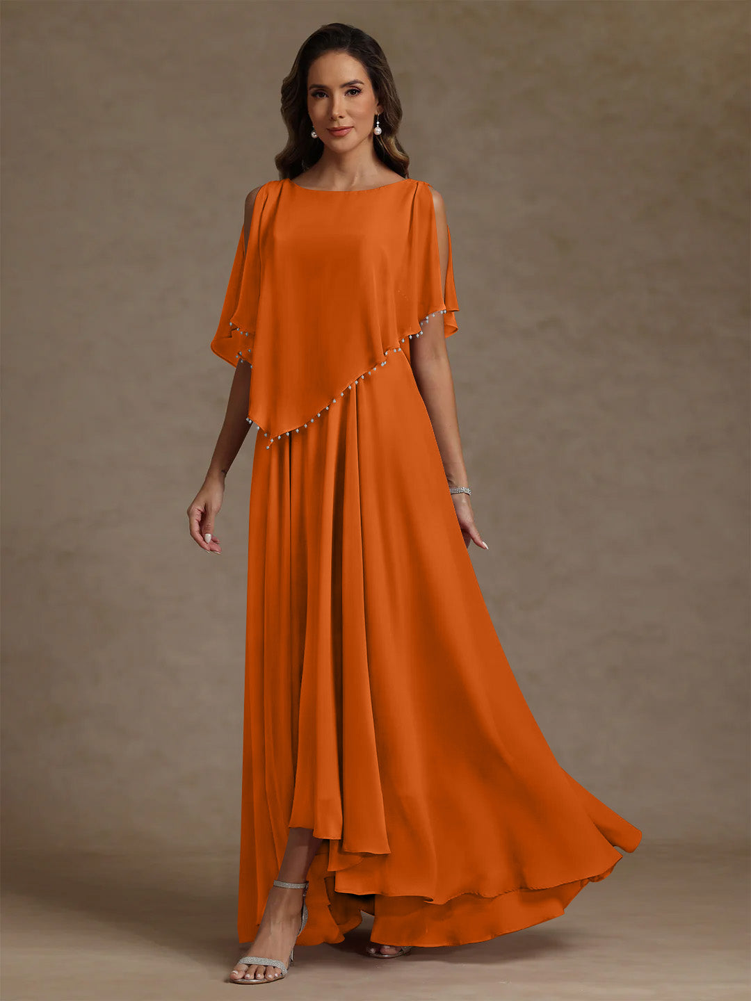Robe mère de la mariée mousseline ligne A, col rond, sans manches, longueur sol, perles et plissé