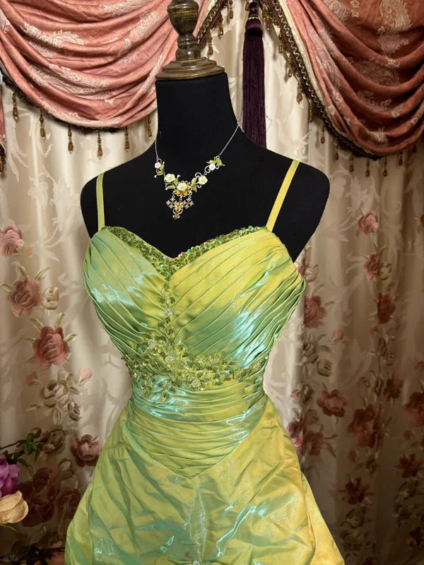 Robe de Bal de Promo Ligne A/Princesse Bretelles Fines en Taffetas Longueur au Sol à Volants Sans Manches à Volants avec Appliqués