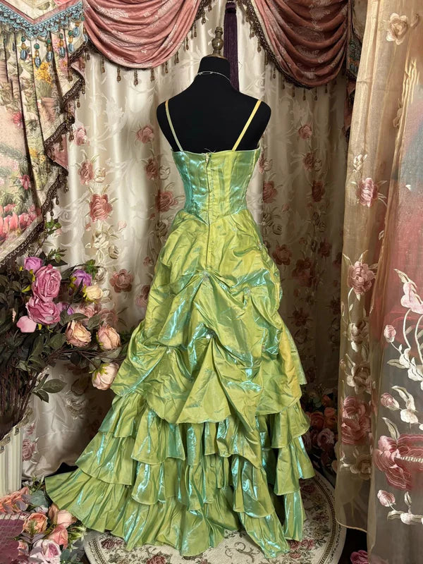 Robe de Bal de Promo Ligne A/Princesse Bretelles Fines en Taffetas Longueur au Sol à Volants Sans Manches à Volants avec Appliqués