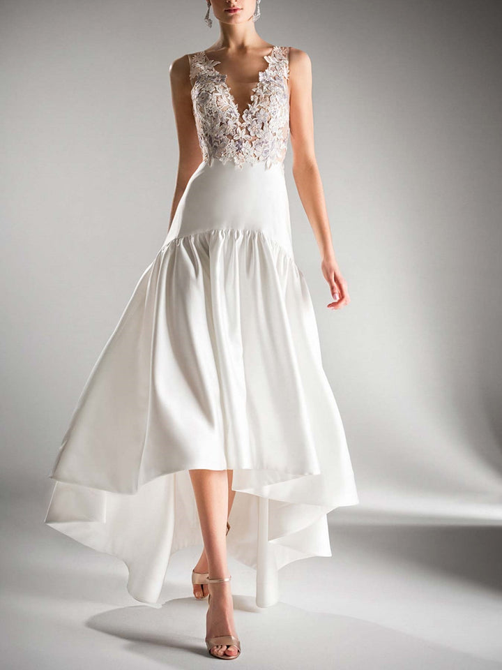 Robe de Mariée Asymétrique Sans Manches à Col en V et Coupe Princesse avec Appliques