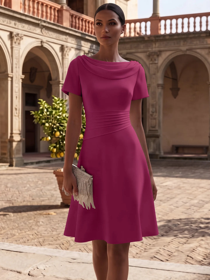 Robe de Cocktail Ligne A/Princesse en Satin Élastique Col Drapé Longueur Genou Froncée Manches Courtes