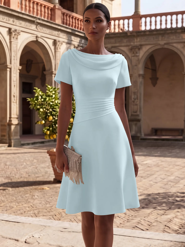 Robe de Cocktail Ligne A/Princesse en Satin Élastique Col Drapé Longueur Genou Froncée Manches Courtes