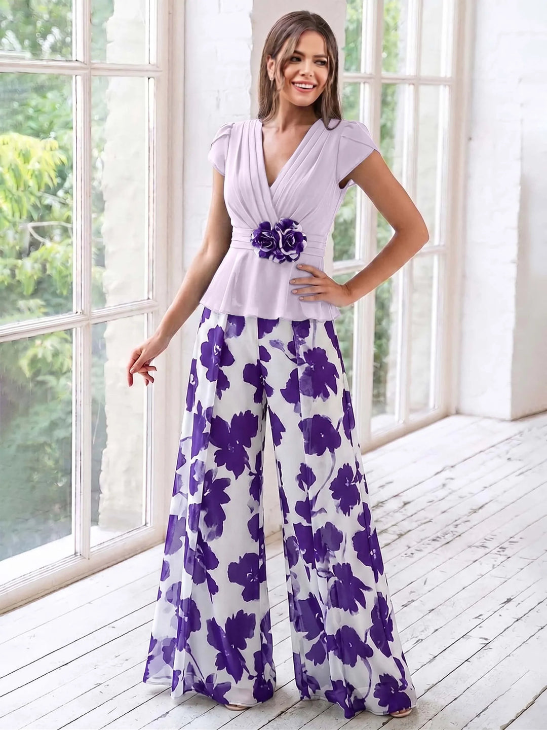 Combinaison de Mère de la Mariée à Fleurs, Coupe A-Line/Princesse, Col en V, Manches Courtes, Longueur Au Sol, Motif Floral