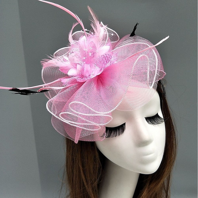 Bibi soucoupe en résille élégant avec fleurs, plumes et perles