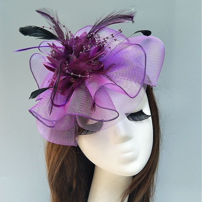 Bibi soucoupe en résille élégant avec fleurs, plumes et perles