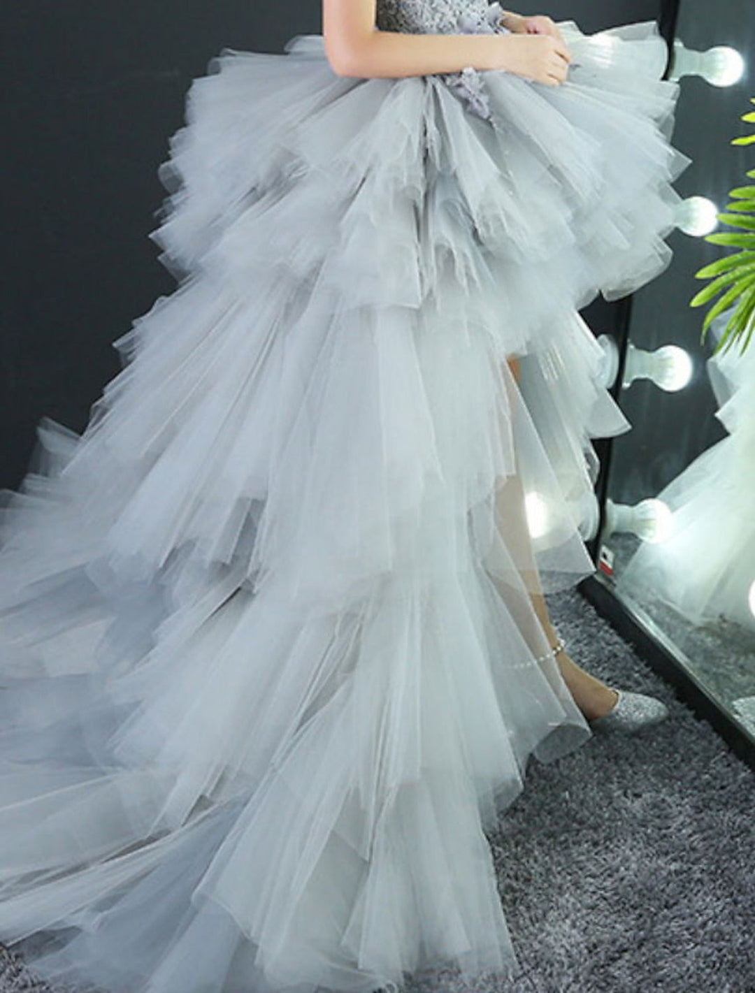 Robes de Demoiselle D'Honneur Asymétriques Coupe A-Line/Princess avec Décolleté Haut et Bas et Appliques