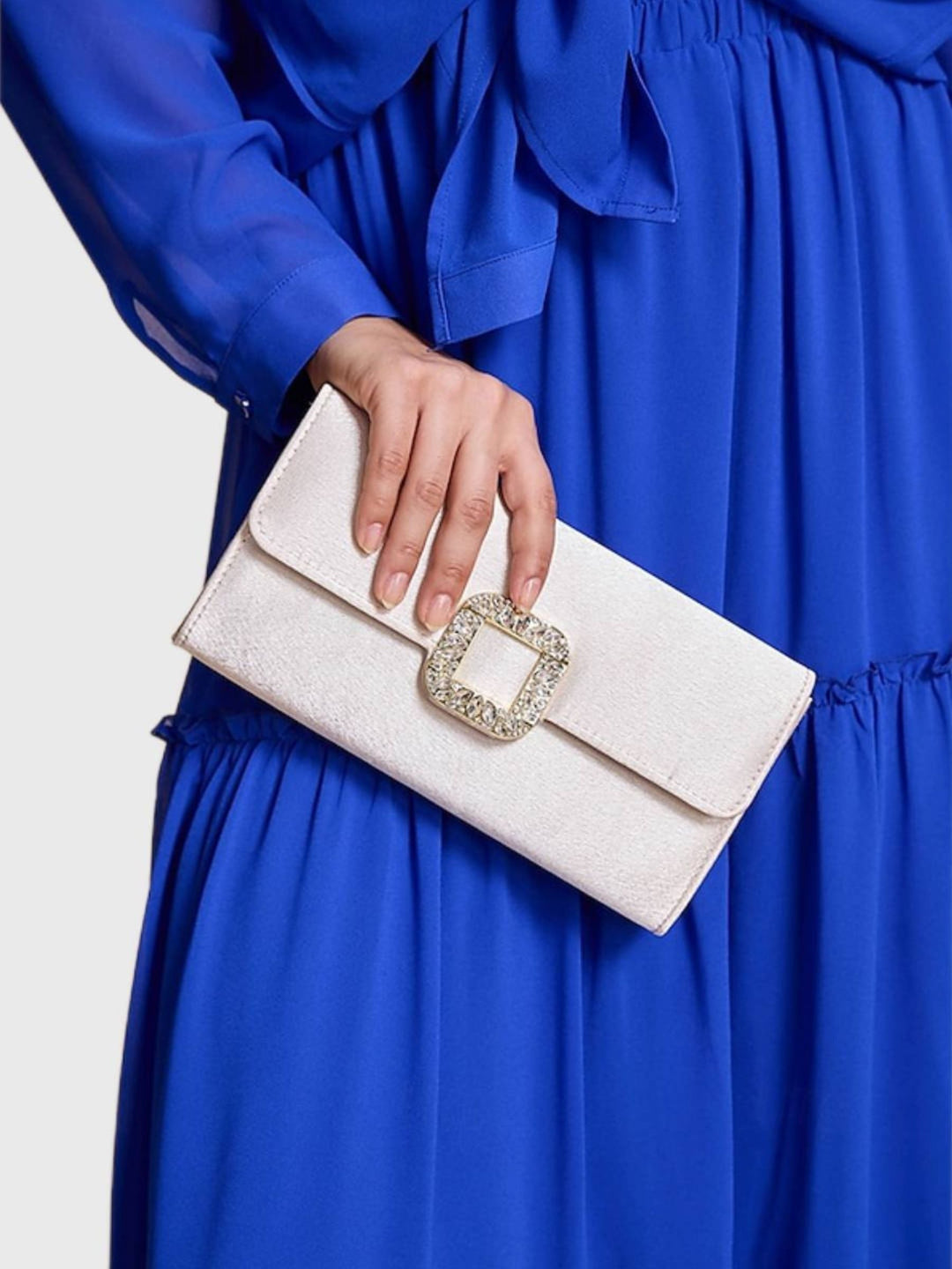 Pochette Élégante en Satin Noir avec Boucle en Strass