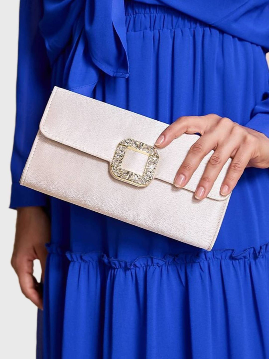 Pochette Élégante en Satin Noir avec Boucle en Strass