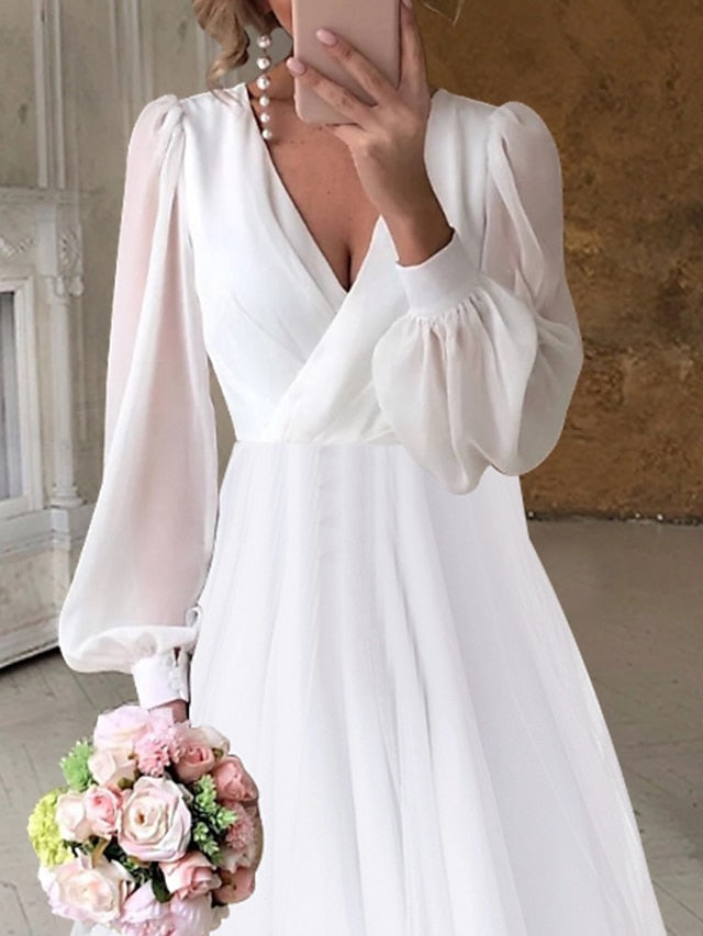 Robe de Mariée Asymétrique à Col en V et Coupe Princesse