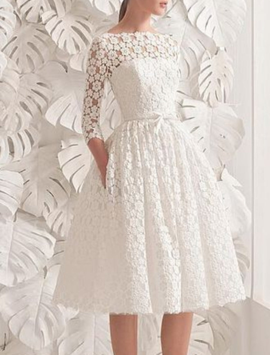Robe de Mariée en Dentelle Coupe A-Line/Princess, Longueur Genou, Décolleté en V