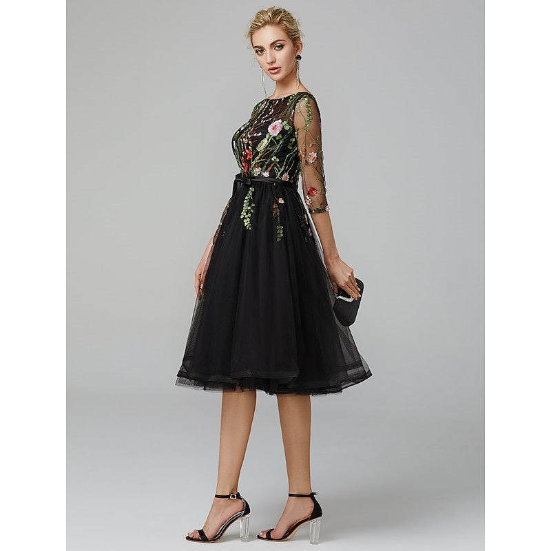 Robe de Mariée Trapèze/Princesse à Col Illusion et Manches Courtes, Longueur Genou, avec Appliques Brodées