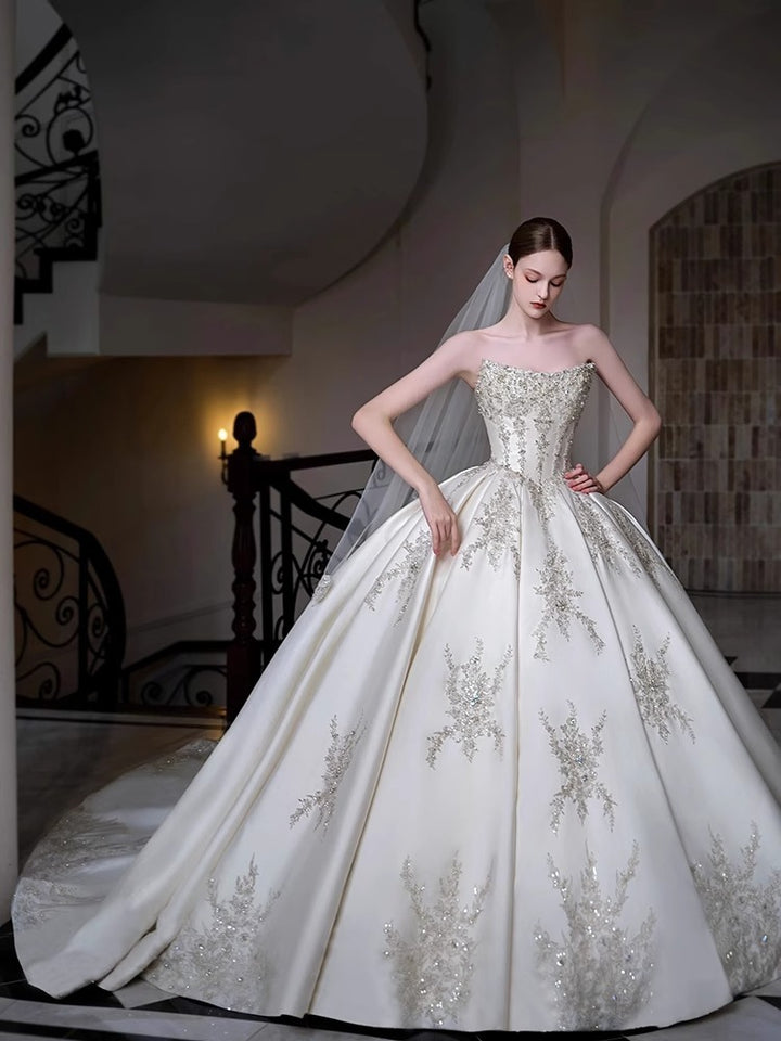 Robe De Bal Hors De L'épaule, Traîne Cathédrale, Plissée, Avec Appliques De Bijoux