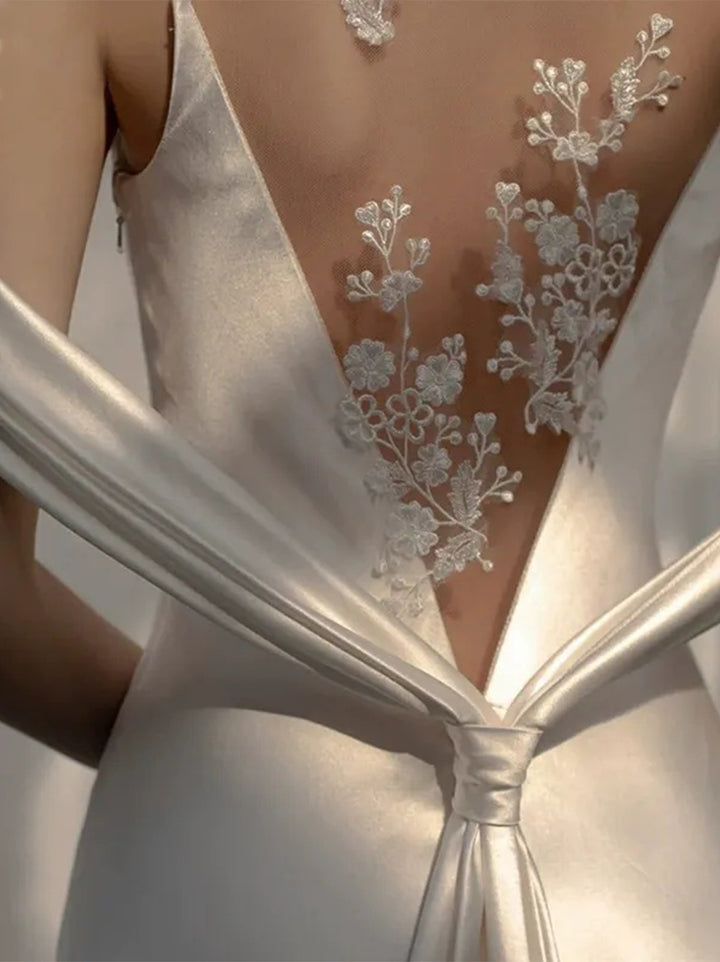 Robe De Mariée Forme Trompette/Sirène, Col Rond Creux, Sans Manches, Traîne Légère, Avec Appliques En Tulle