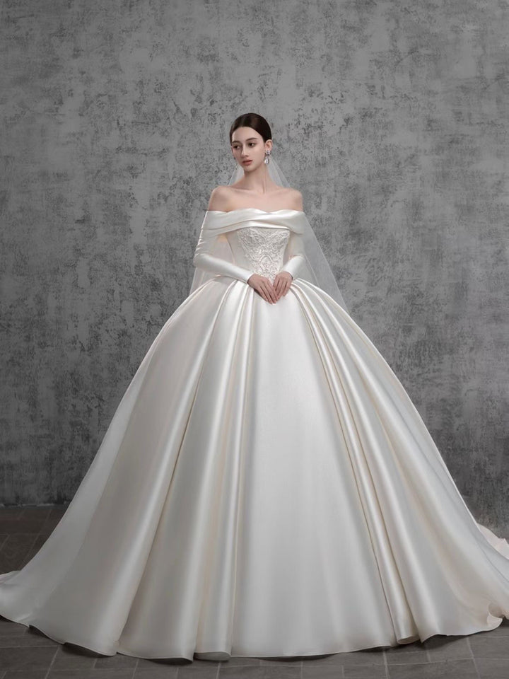 Robe De Bal, Hors de l'épaule, Longueur au sol, Robe De Mariée Avec Appliques Et Volants