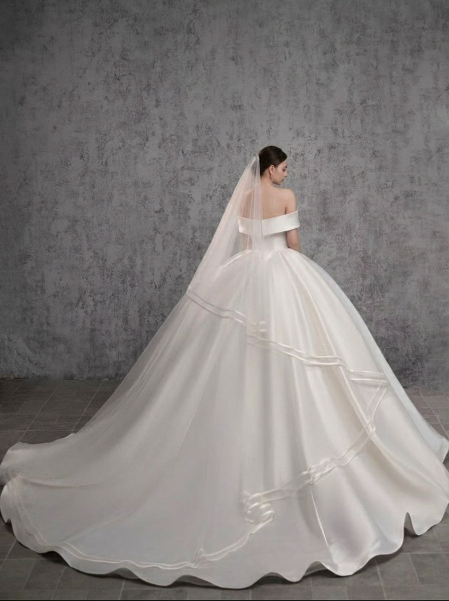 Robe De Bal, Hors de l'épaule, Longueur au sol, Robe De Mariée Avec Appliques Et Volants