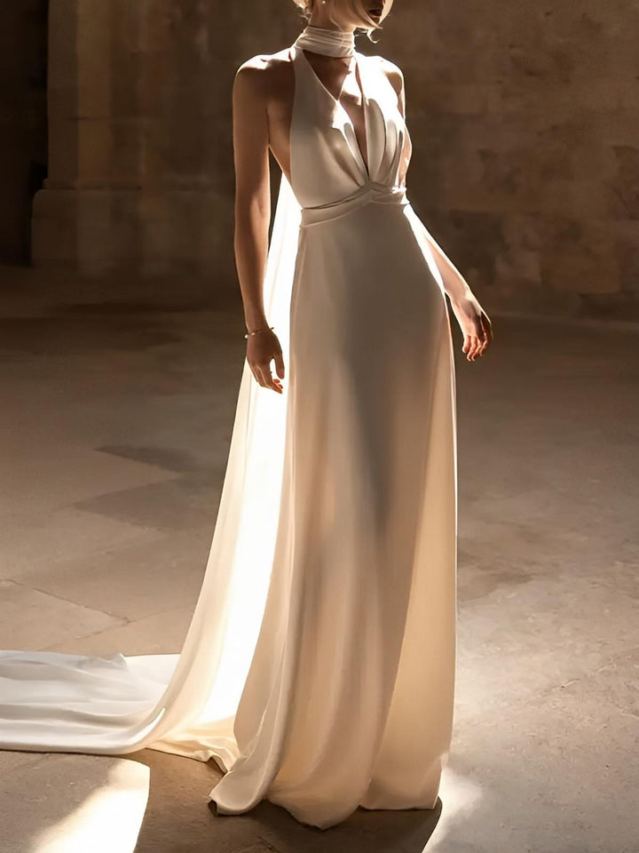 Robe De Mariée Forme Cylindre/Gaine, Col Licou, Sans Manches, Traîne Légère, Froncée, Avec Boutons