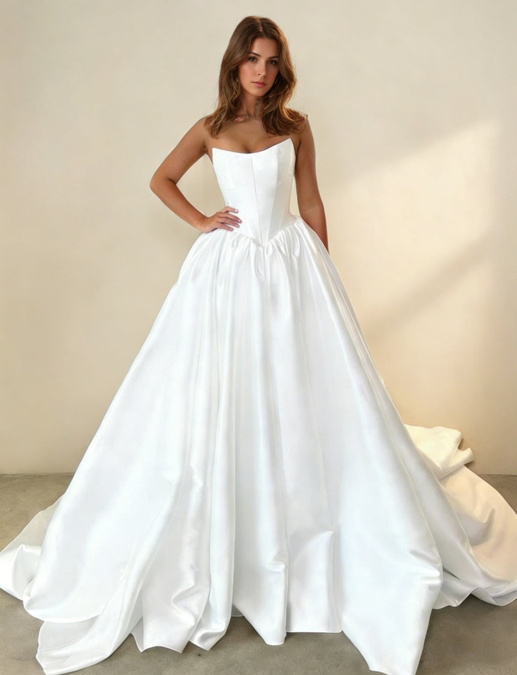 Robe De Mariée Forme A/Princesse, Sans Bretelles, Satin, Longueur Au Sol, Traîne Légère, Robe De Bal, Volants