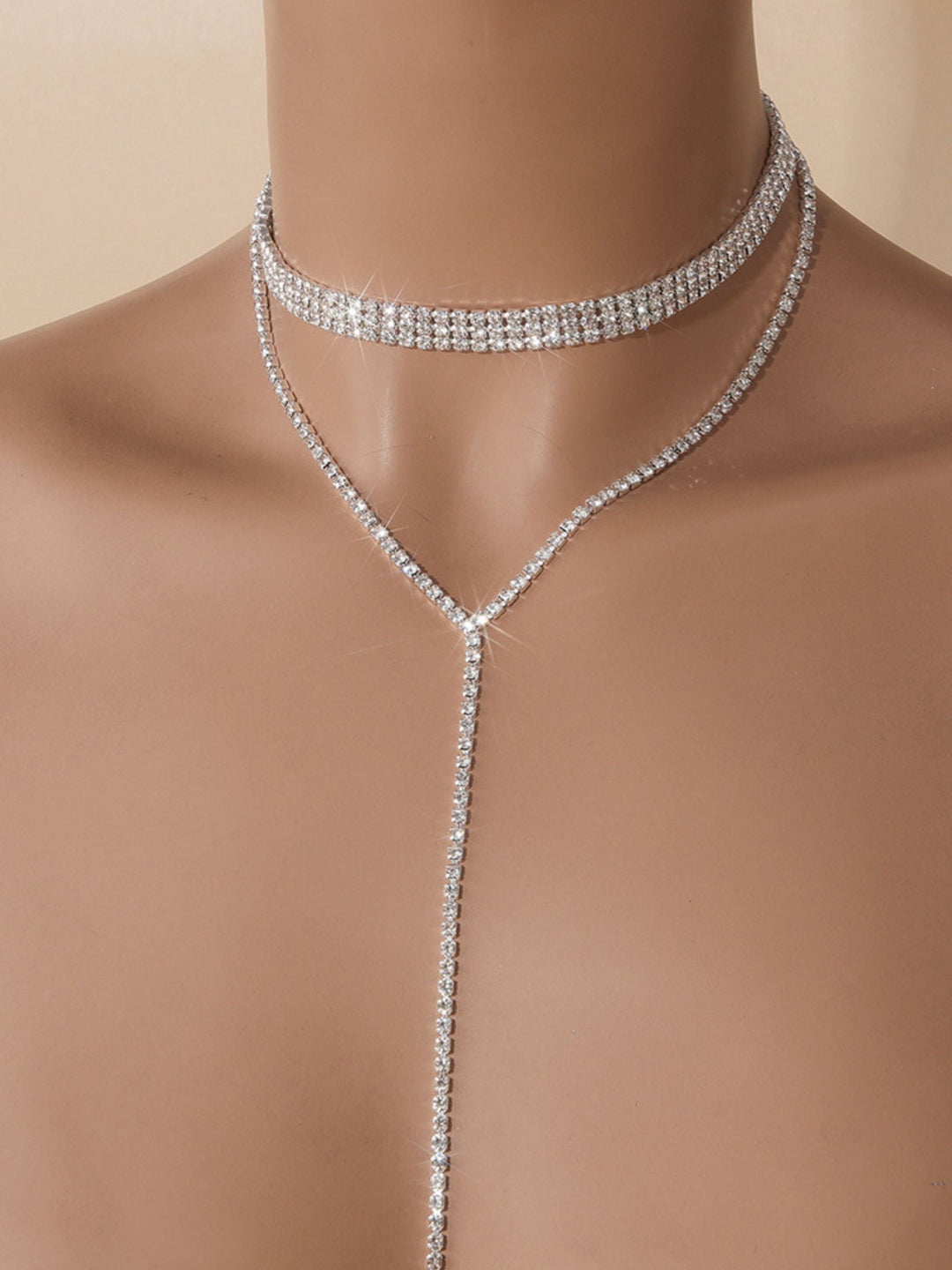 Collier Ras Du Cou Fin Classique et Élégant en Strass