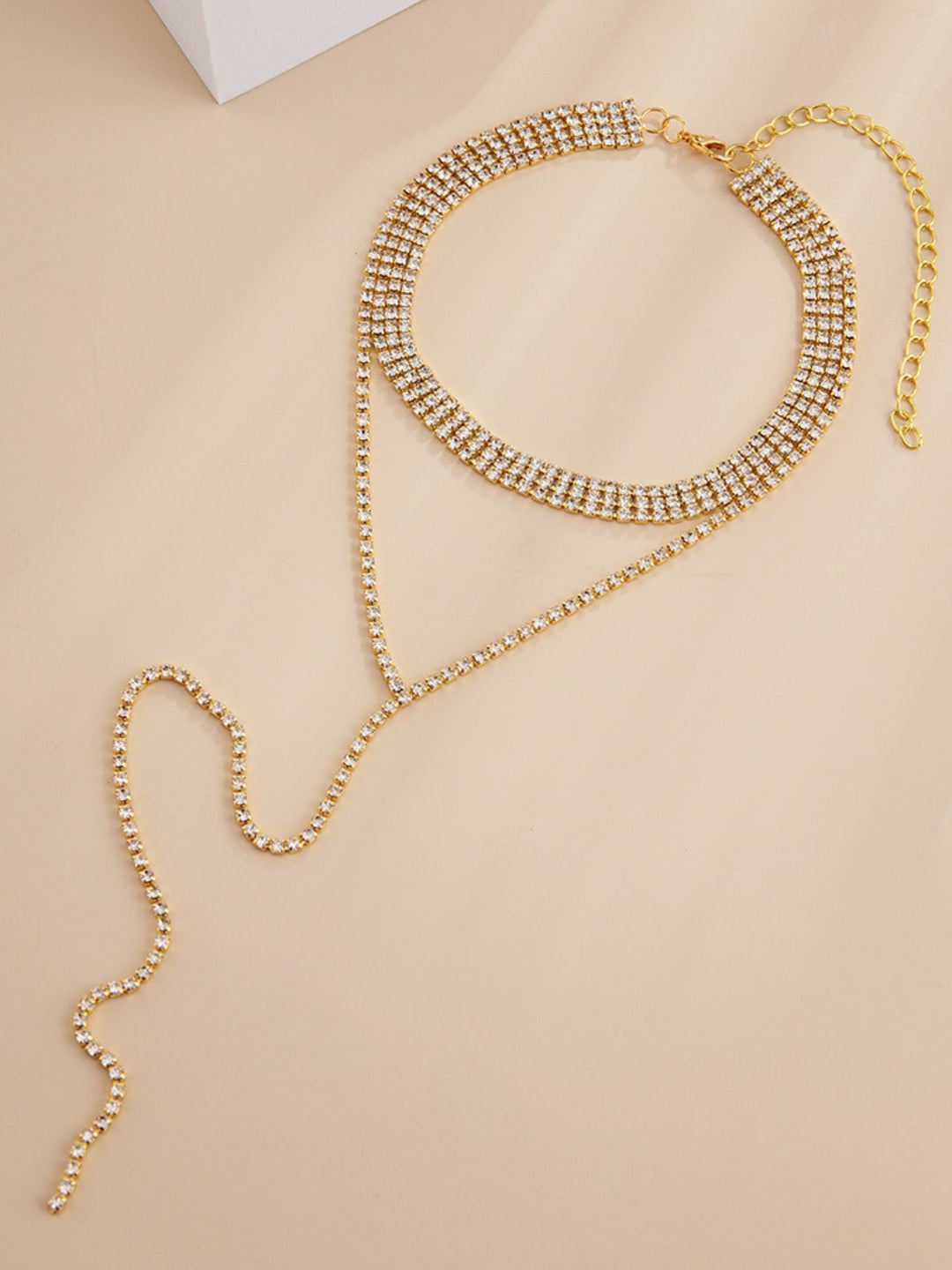 Collier Ras Du Cou Fin Classique et Élégant en Strass