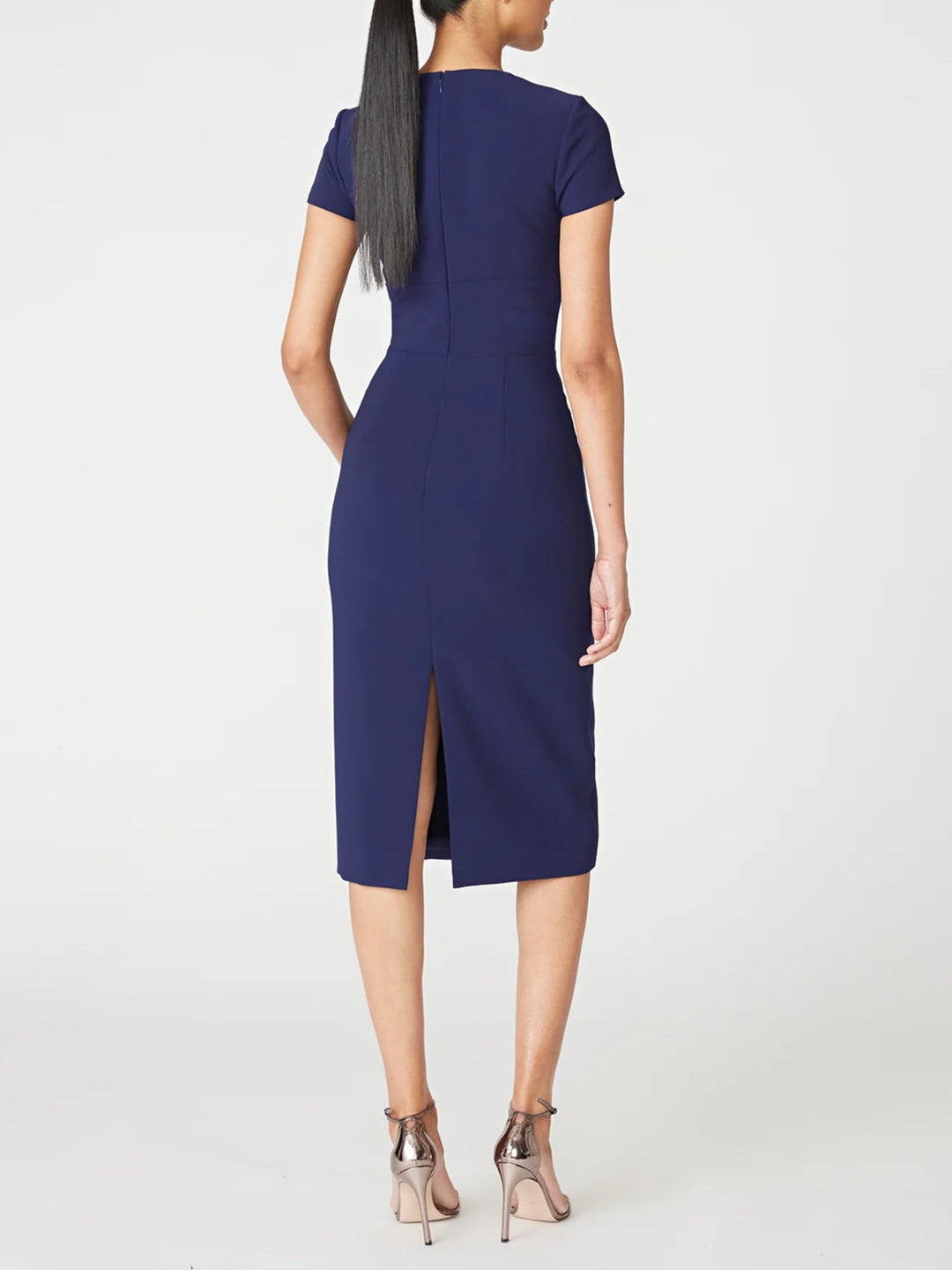 Robe de Mère de la Mariée Fourreau/Colonne à Épaules Dénudées et Manches Courtes, Longueur Thé, avec Volants