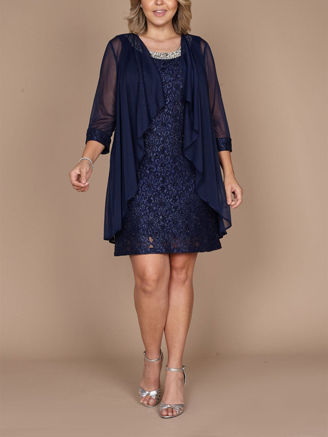 Robe de Mère de la Mariée Courte à Col Montant et à Manches Longues avec Dentelle