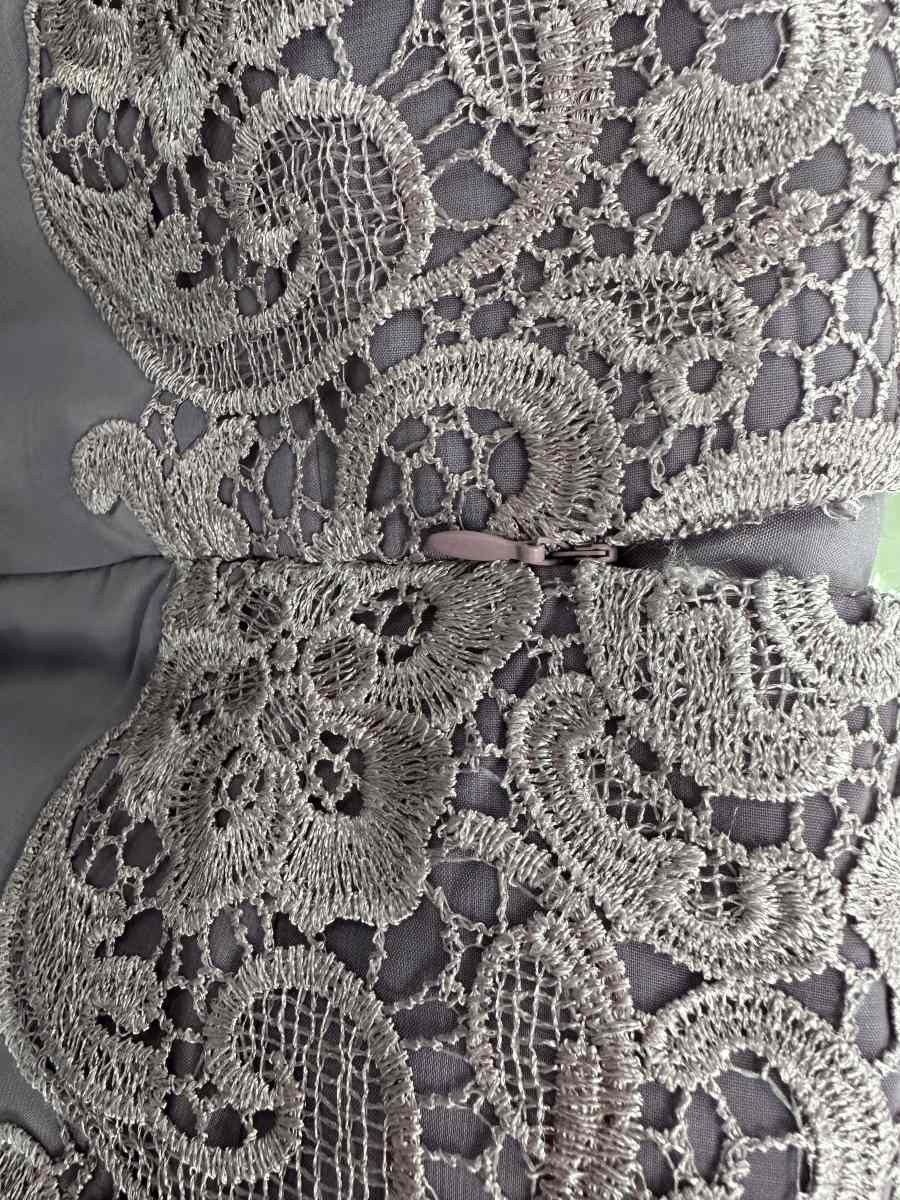 Robe De Mère De La Mariée 2 Pièces Coupe A-line/princesse Avec Décolleté Plongeant Et Longueur Au Sol Et Appliques Plissées Et En Dentelle