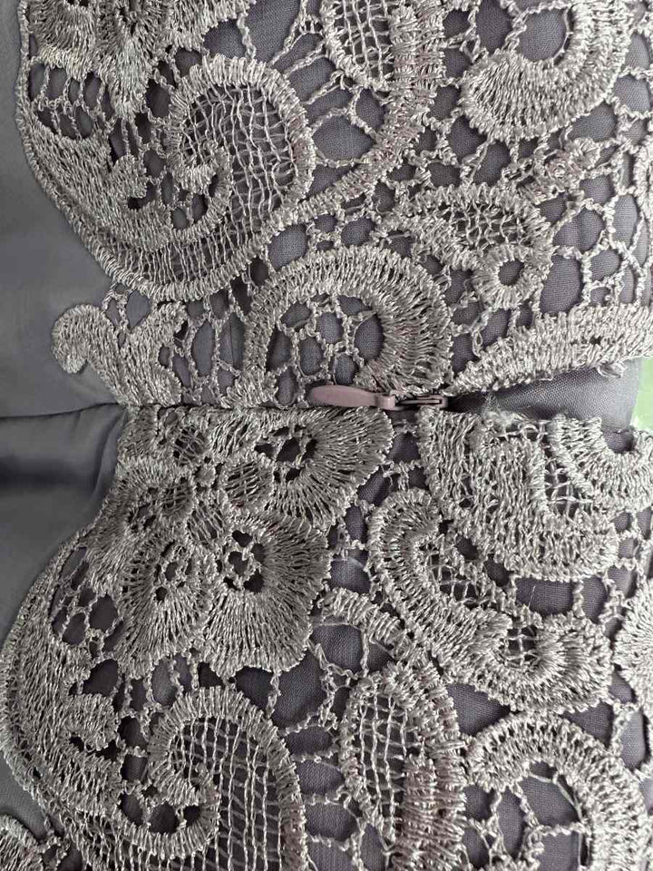 Robe De Mère De La Mariée 2 Pièces Coupe A-line/princesse Avec Décolleté Plongeant Et Longueur Au Sol Et Appliques Plissées Et En Dentelle