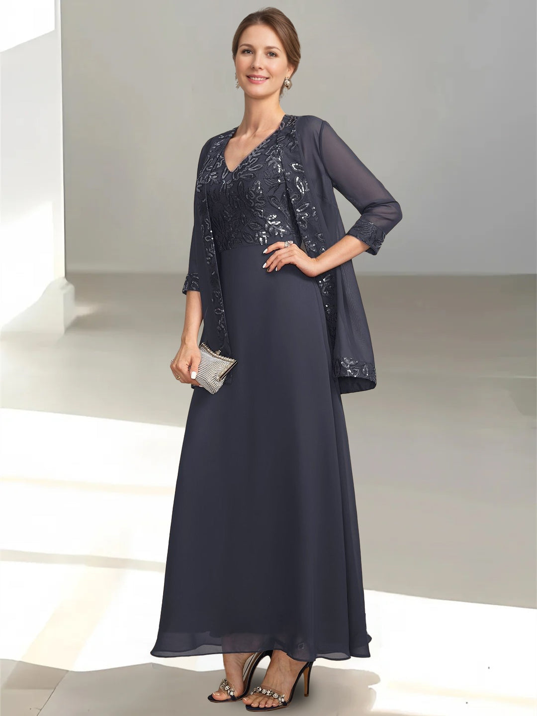 Ensemble 2 pièces mère de la mariée ligne A, col V, sans manches, longueur cheville, appliques et sequins avec veste