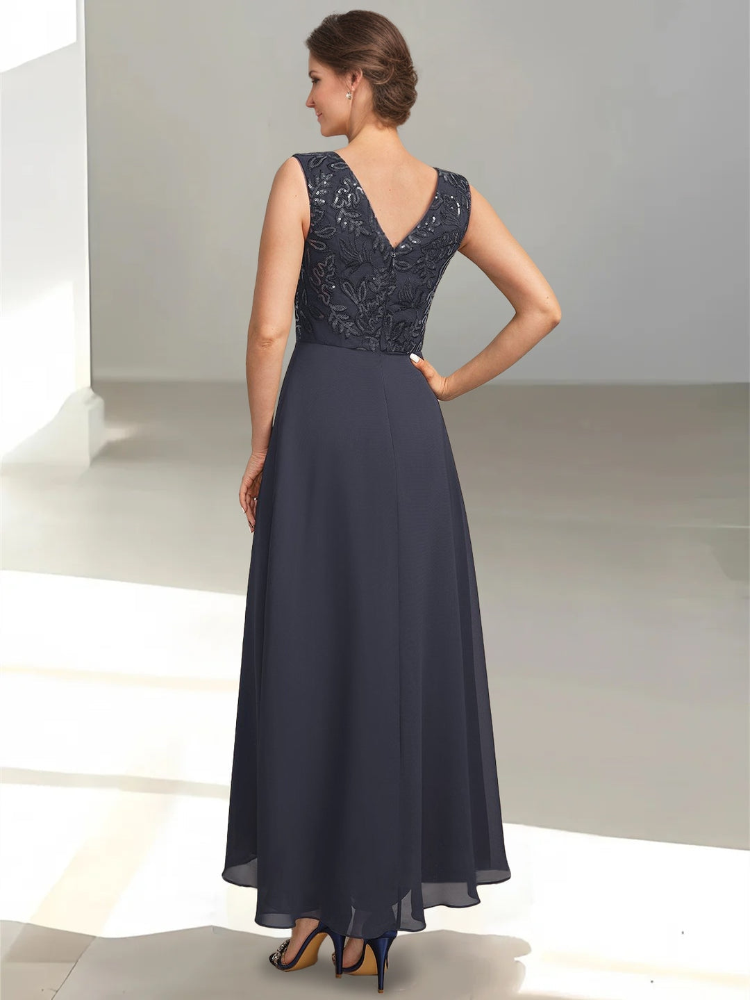 Ensemble 2 pièces mère de la mariée ligne A, col V, sans manches, longueur cheville, appliques et sequins avec veste