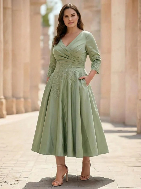 Robe Mère de la Mariée, Grande Taille, Ligne A/Princesse, Col en V, Manches 3/4, Longueur du Thé, Satin, Plissée en Dentelle