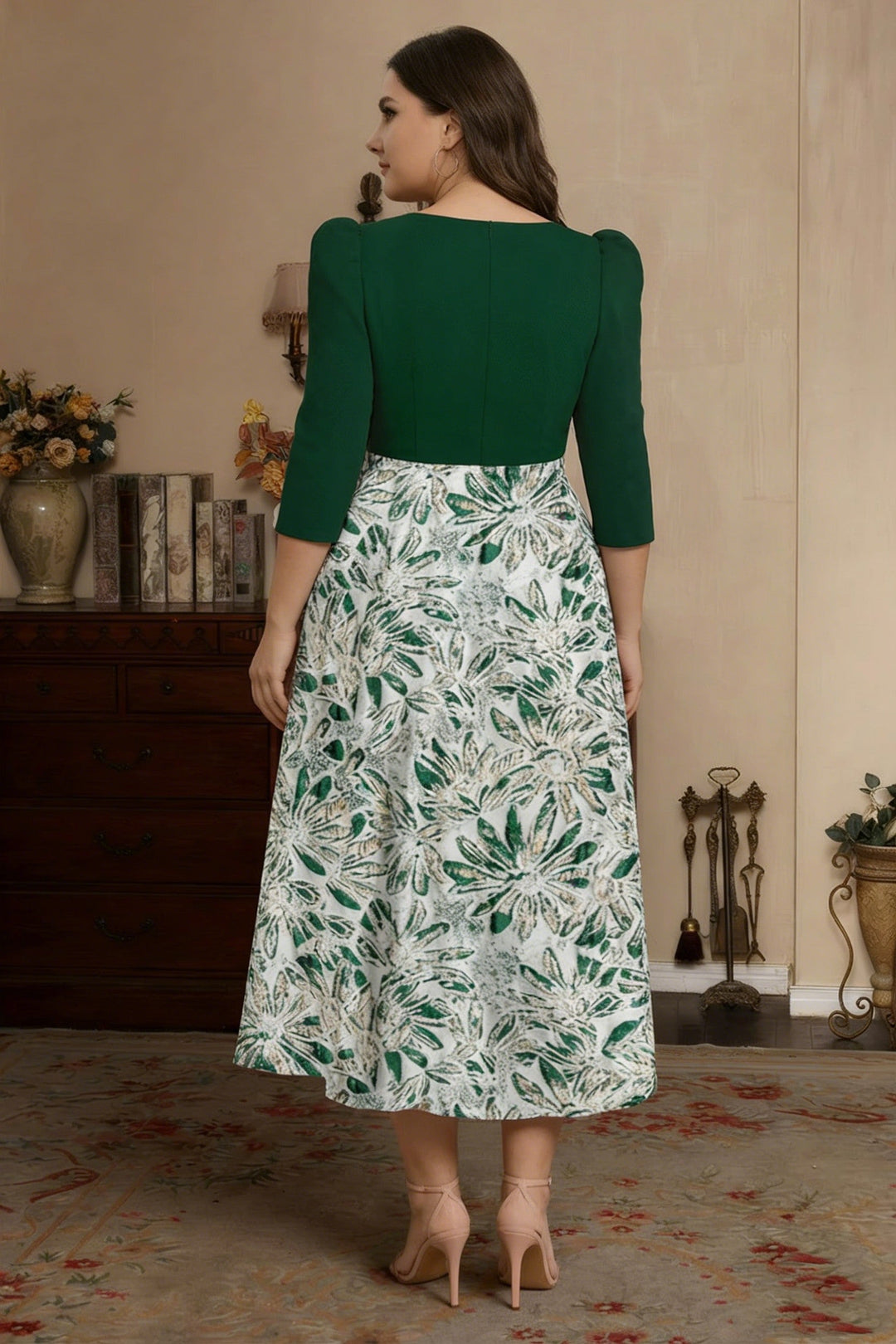 Robe mère de la mariée taille plus ligne A, satin col V, manches 3/4, longueur midi, imprimé floral, nœud, plissé