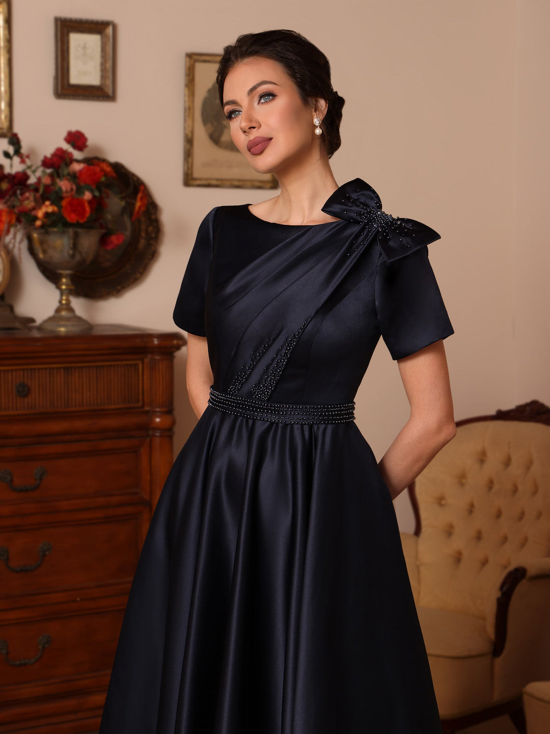 Ligne A/Princesse Scoop Satin Robes Mère de La Mariée Longueur de Thé Manches Courtes Beading Nœud papillon
