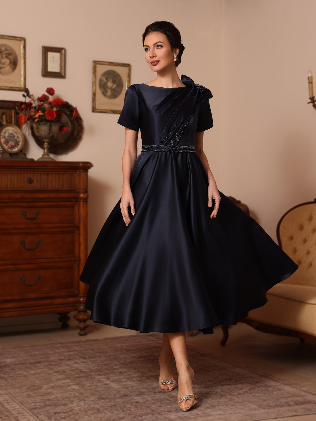 Ligne A/Princesse Scoop Satin Robes Mère de La Mariée Longueur de Thé Manches Courtes Beading Nœud papillon