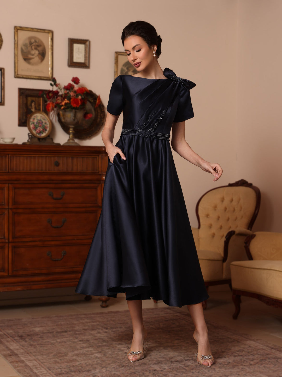 Ligne A/Princesse Scoop Satin Robes Mère de La Mariée Longueur de Thé Manches Courtes Beading Nœud papillon