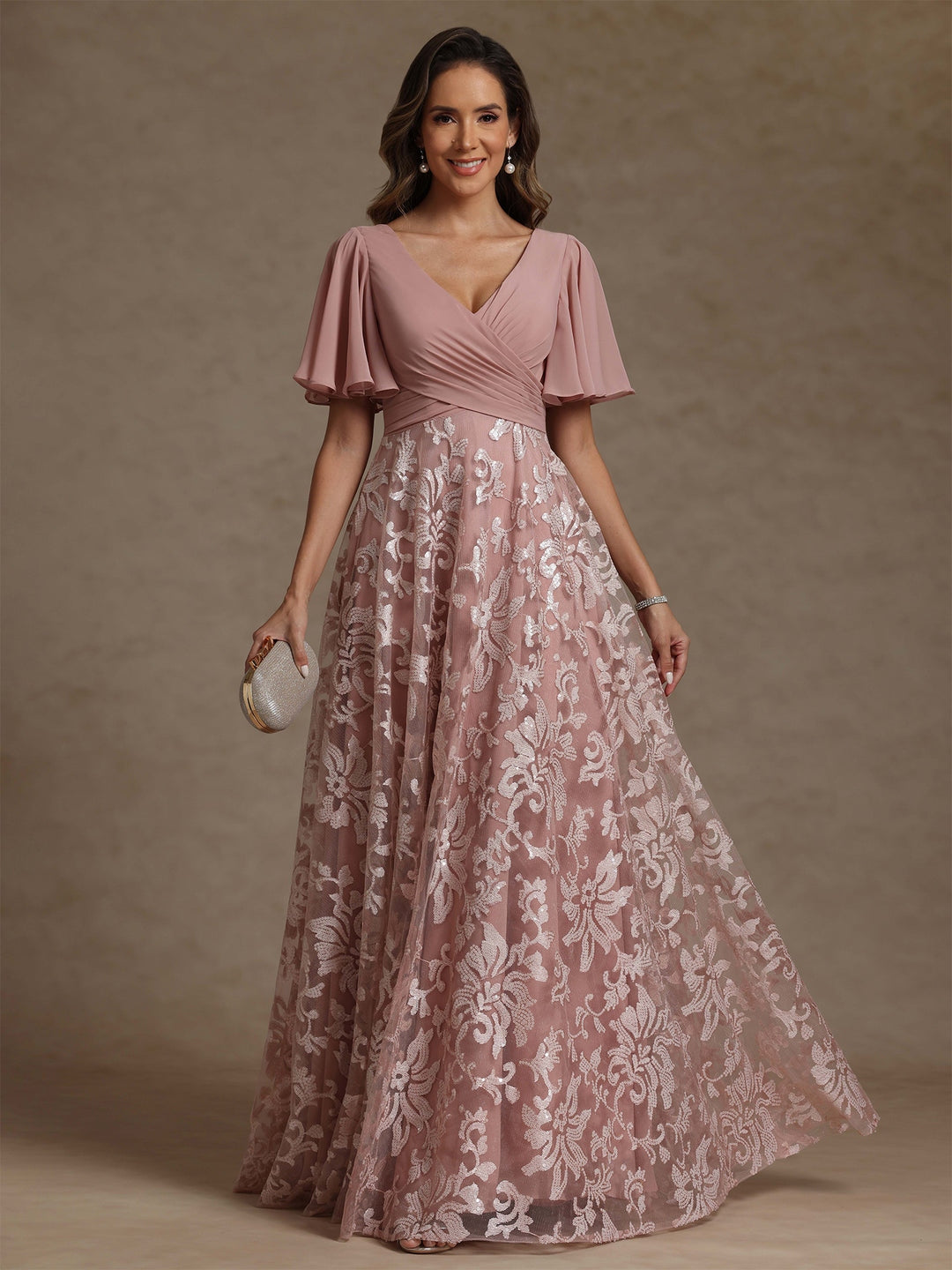 Robe mère de la mariée mousseline ligne A, col V, manches courtes, longueur sol, dentelle et drapé