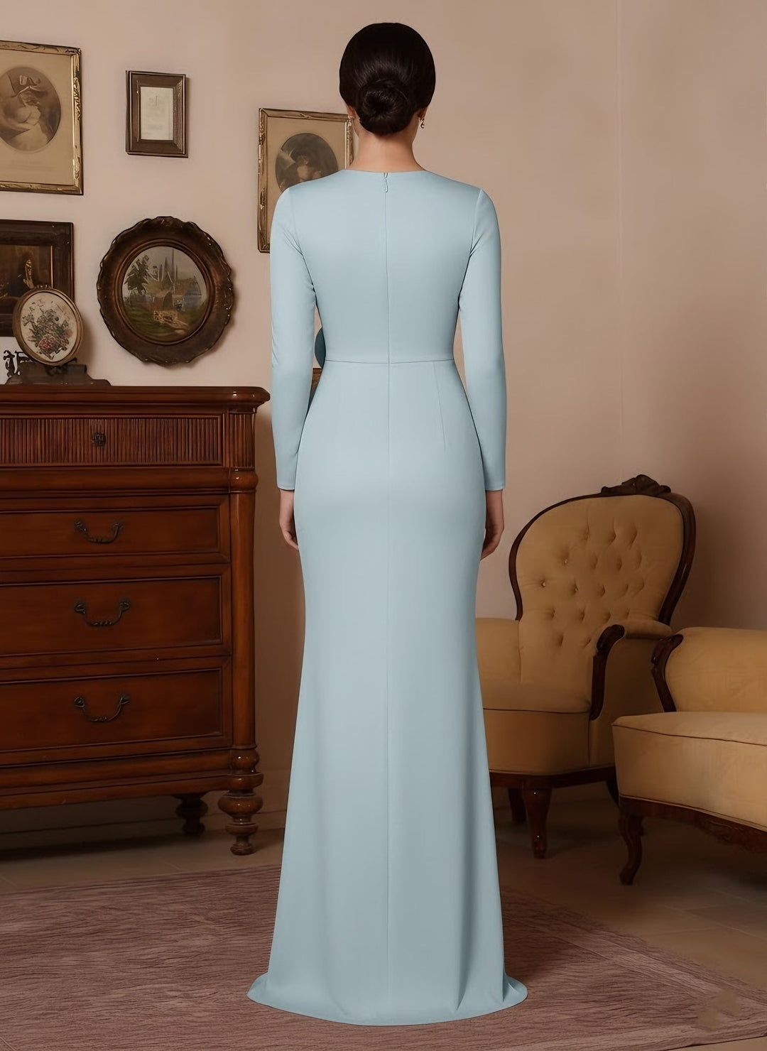 Robe mère de la mariée sirène satin stretch, col V, manches longues, longueur sol, fente latérale, drapé, fleurs 3D et ceinture