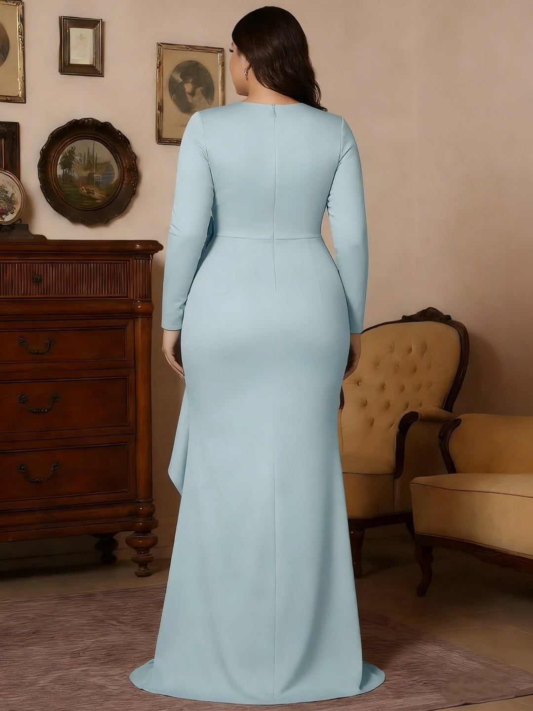 Robe mère de la mariée, taille plus, trompette/sirène, col V, satin extensible, fente latérale, longueur sol, manches longues, ceinture, fleur 3D, plissé