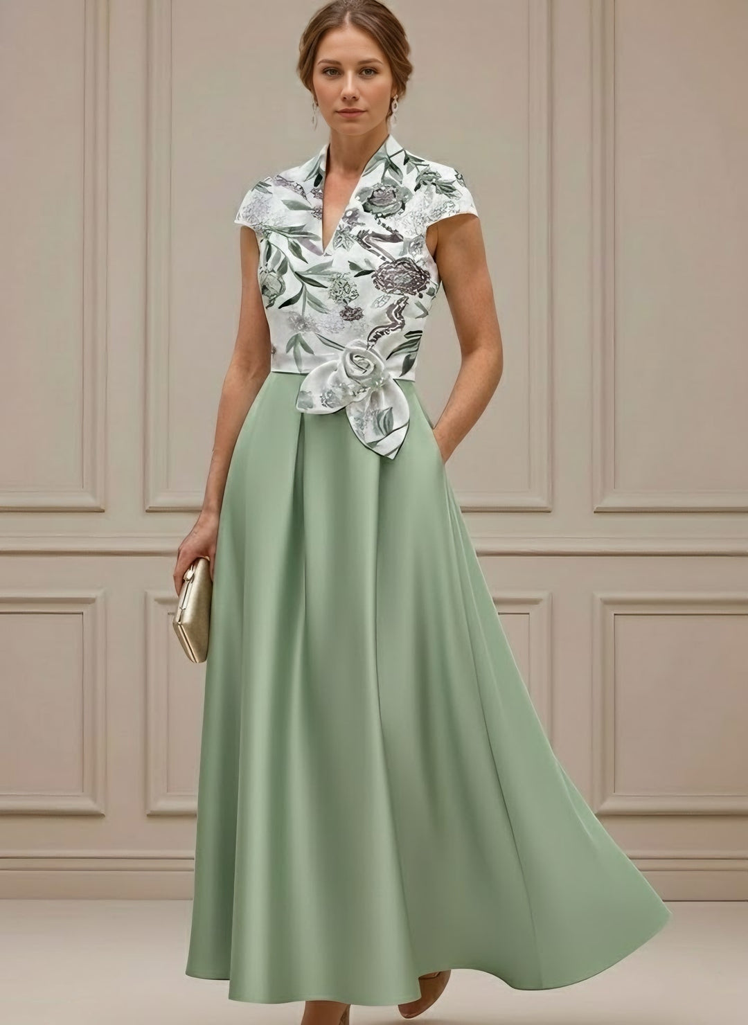 Robe mère de la mariée satin ligne A, col V, manches courtes, longueur cheville, ceinture et imprimé floral
